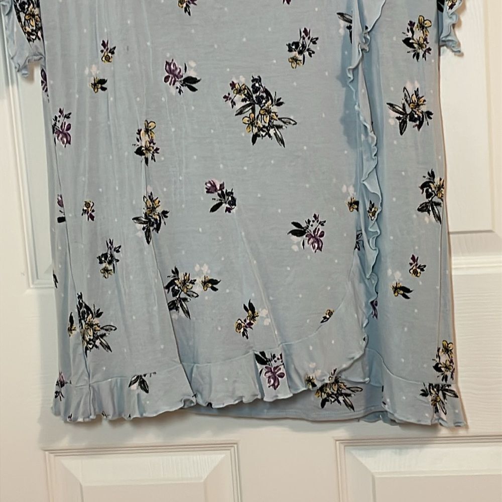 Aglow Maternity Top, crossover front, blue floral, medium - Picture 3 of 6